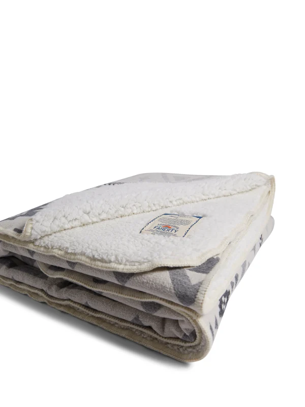 Doug Good Feather Recycled High Pile Fleece Blanket - Ivory North Star