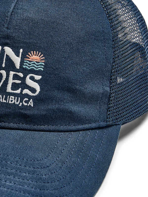 Malibu Retro Sun & Waves Trucker - Navy